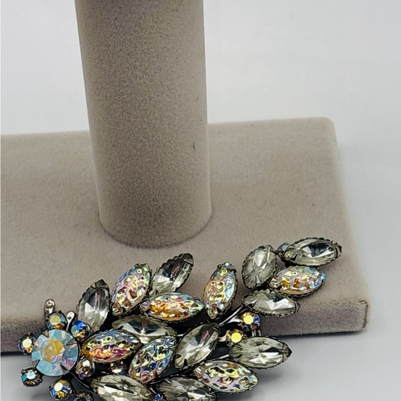 Vintage Cathe Aurora Borealis Rhinestone Leaf Spray Brooch Silver Tone - Picture 5 of 5